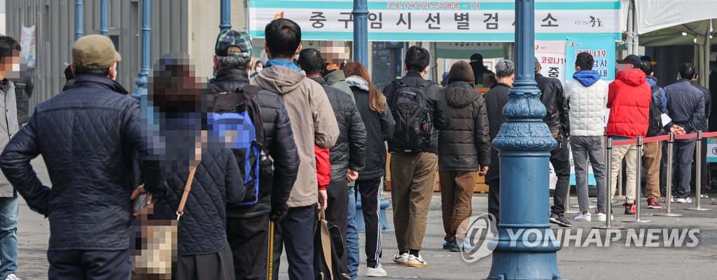 붐비는 코로나19 선별검사소