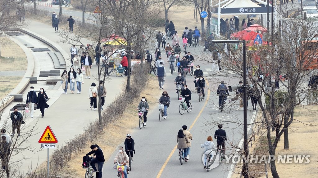 한강 북적