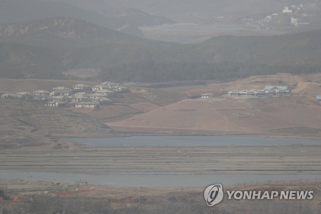 Yellow dust storm hits Korean Peninsula Yellow dust storm hits Korean Peninsula