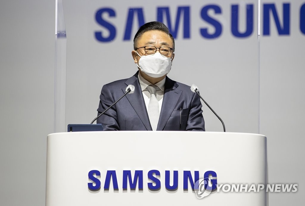 This photo provided by Samsung Electronics Co. on March 17, 2021, shows Koh Dong-jin, who heads Samsung's IT & Mobile Communications business division, speaking at the company's shareholder meeting in Suwon, 46 km south of Seoul. (PHOTO NOT FOR SALE) (Yonhap)