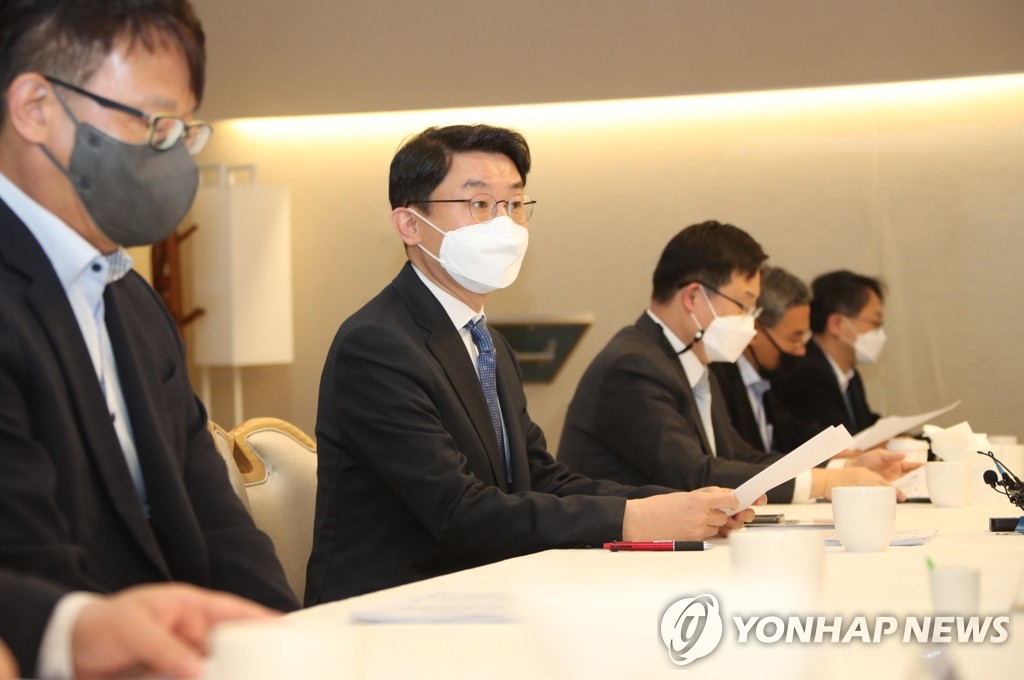 발언하는 이억원 기재부 1차관