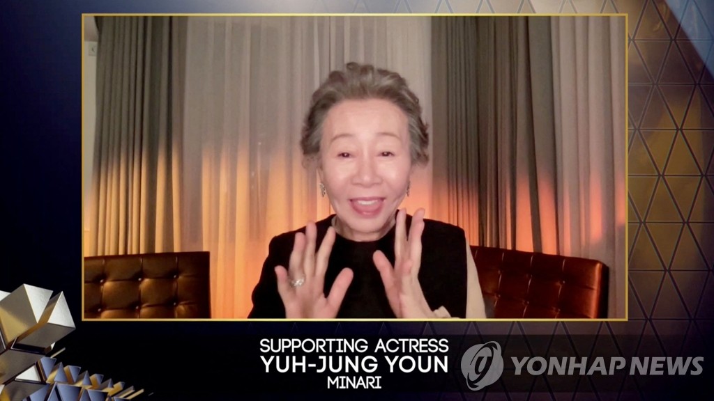 Youn Yuh-jung en los BAFTA Youn Yuh-jung en los BAFTA