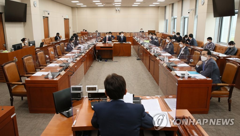 '종부세 완화' 기재위 파행…