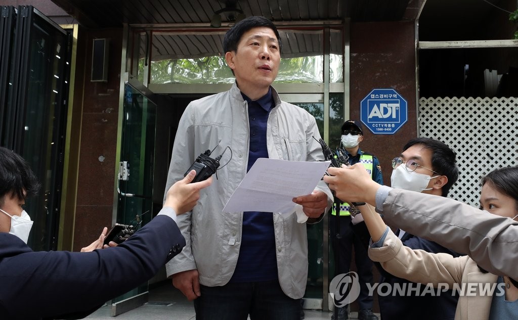 ビラ散布の脱北者団体代表が会見 ビラ散布の脱北者団体代表が会見