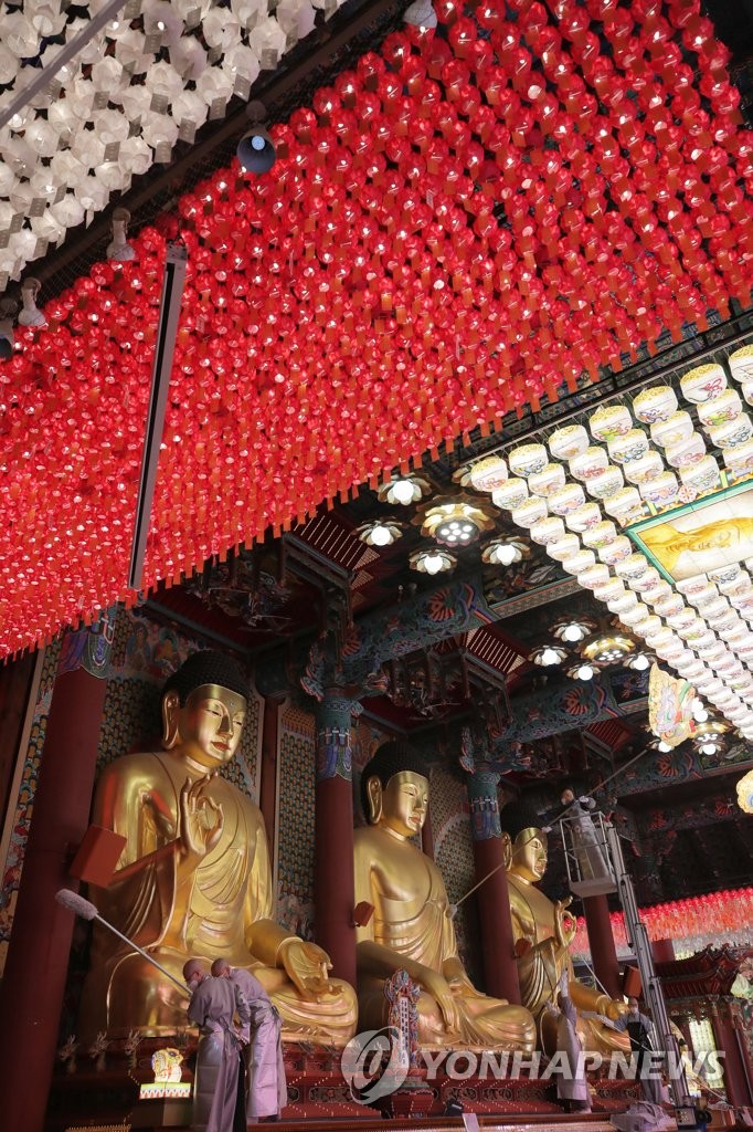 Cleanup ahead of Buddha's Birthday Cleanup ahead of Buddha's Birthday