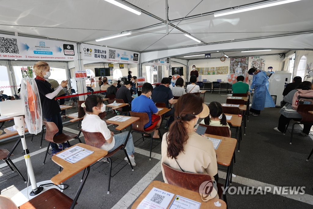 오늘도 많은 코로나19 검사자들
