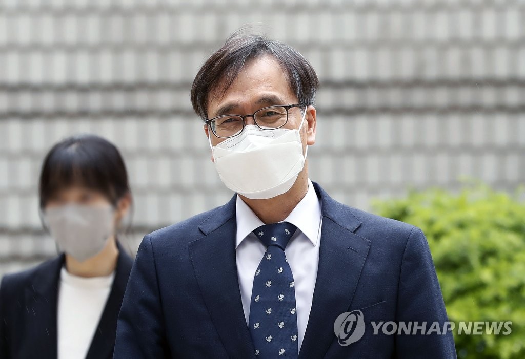 공판 출석하는 정진웅 차장검사