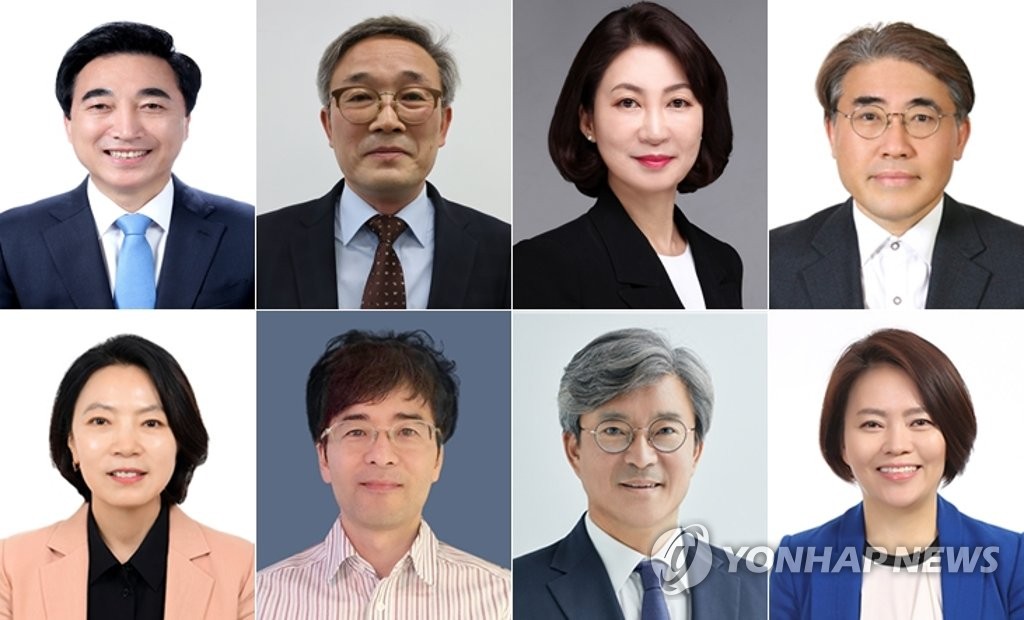 문 대통령, 청와대 비서관 일부 교체