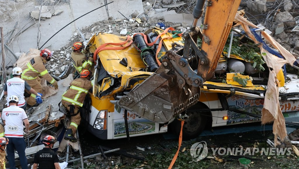 매몰된 버스