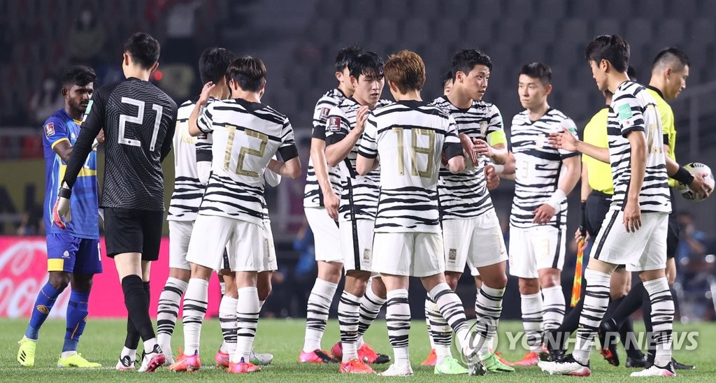 South Korean players (in white) celebrate their 5-0 win over Sri Lanka during the teams' Group H match in the second round of the Asian qualification for the 2022 FIFA World Cup at Goyang Stadium in Goyang, Gyeonggi Province, on June 9, 2021. (Yonhap)