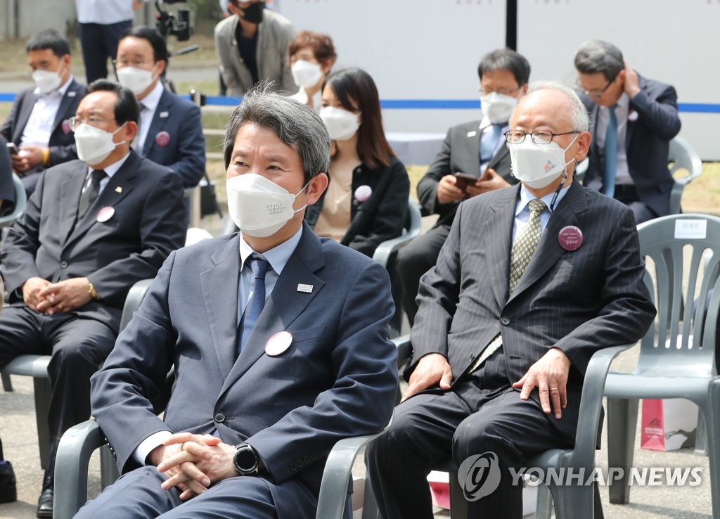6·10 민주항쟁 기념식 참석한 이인영 장관