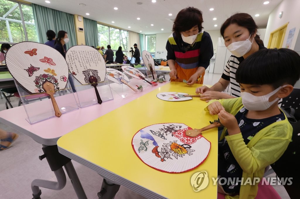 Making traditional Korean fans Making traditional Korean fans