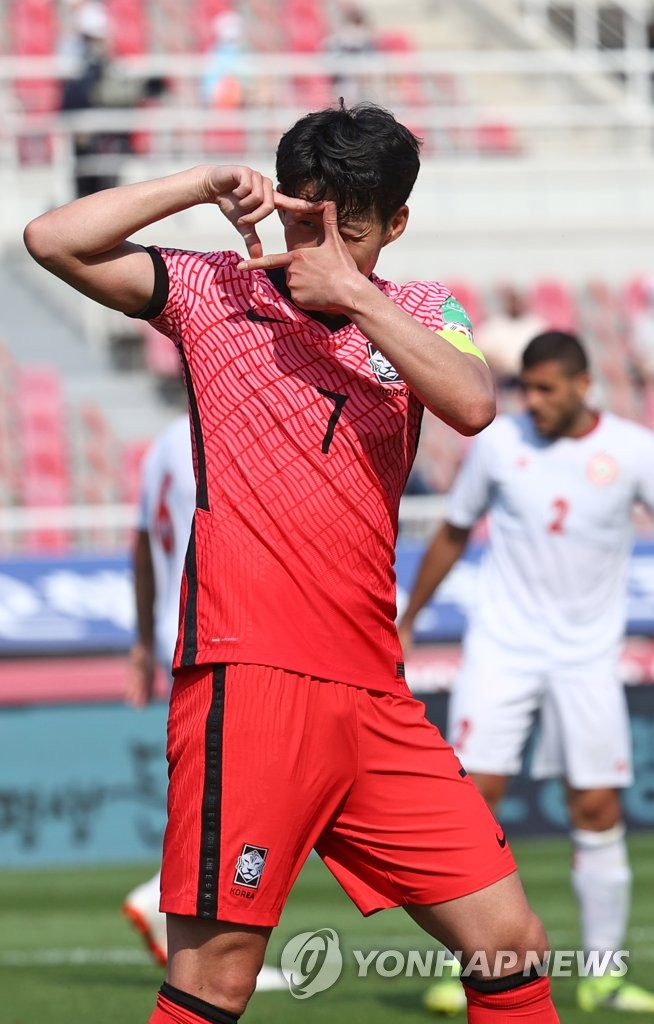 Son Heung-min en un partido clasificatorio para la Copa Mundial contra el Líbano Son Heung-min en un partido clasificatorio para la Copa Mundial contra el Líbano
