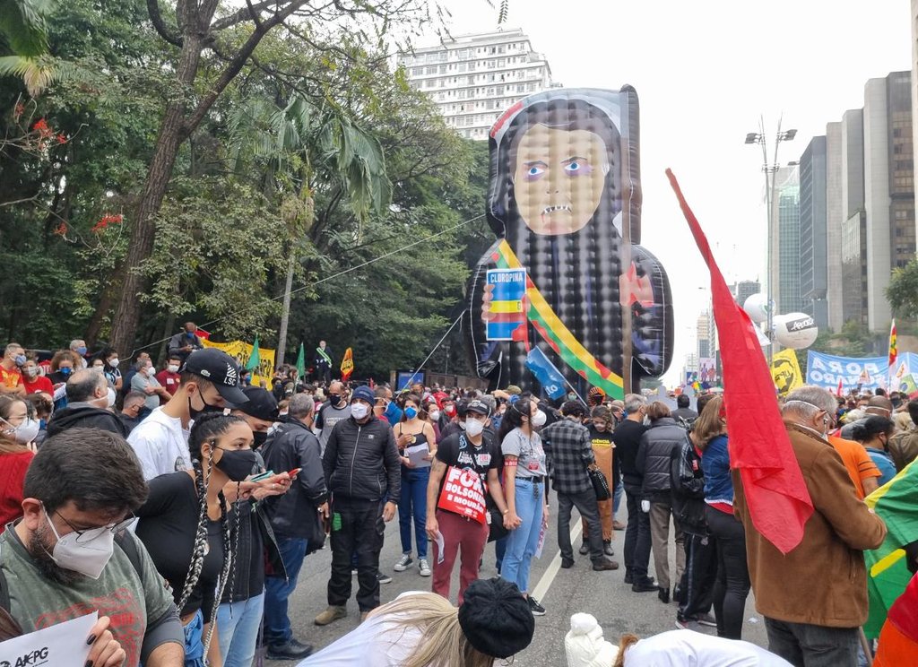 상파울루 반정부 시위 속 보우소나루 인형
