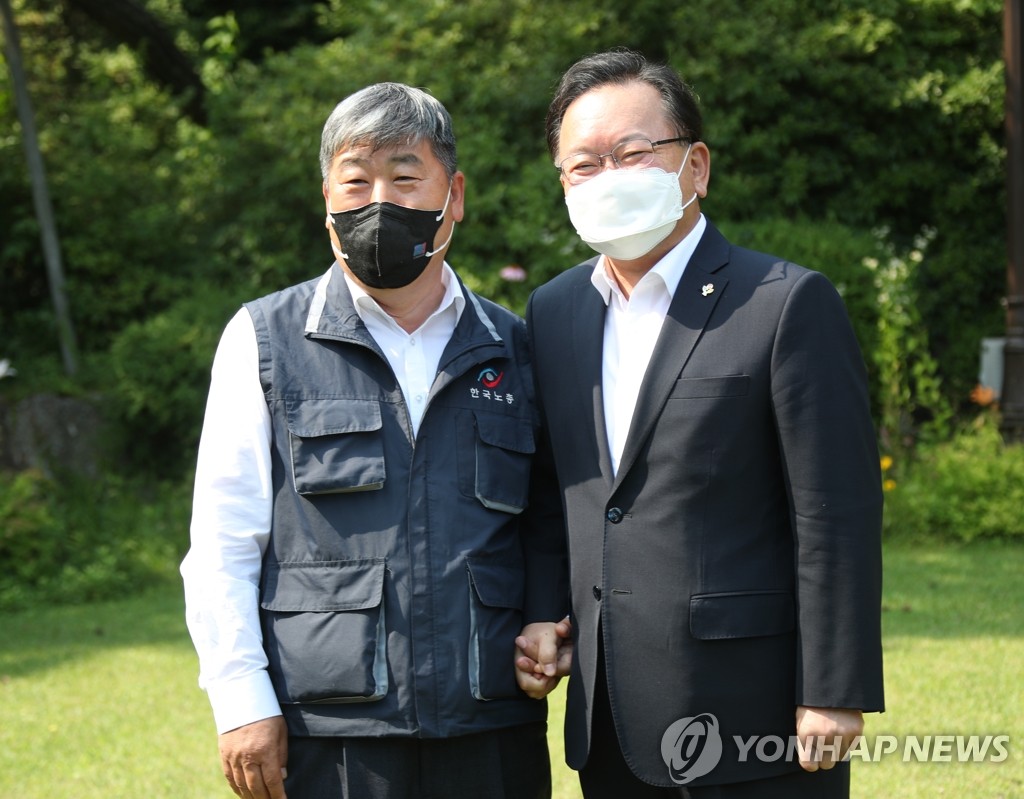 Prime minister meets labor union leader Prime minister meets labor union leader