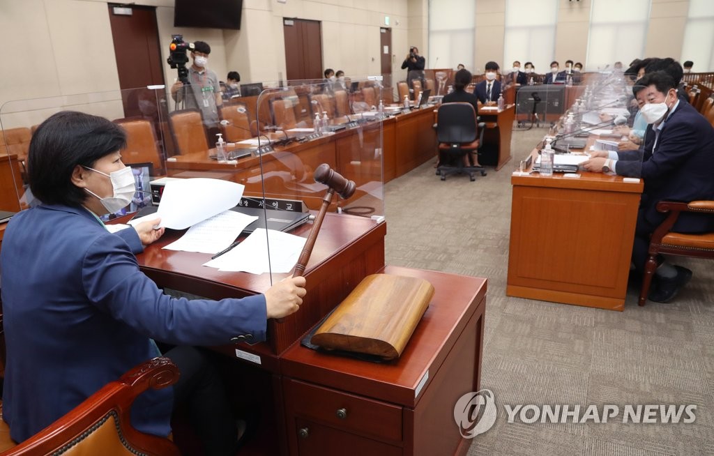 ′대체공휴일 확대법 행안위 통과′…국민의힘 반대 퇴장