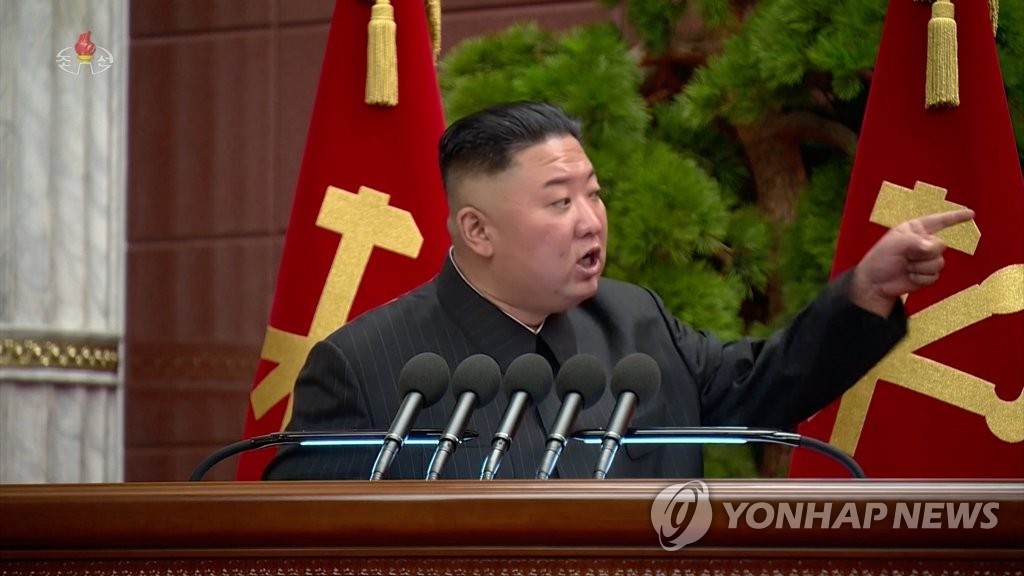 책임 간부들 질책하는 북한 김정은… "방역 태업으로 중대사건"