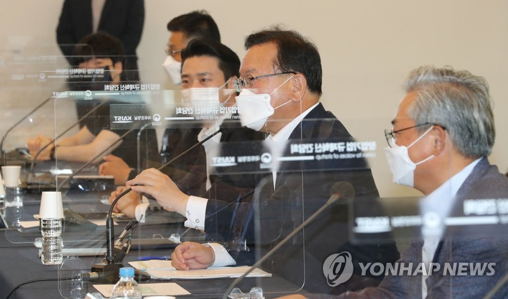 창업기업 규제혁신 간담회 발언하는 김부겸 총리