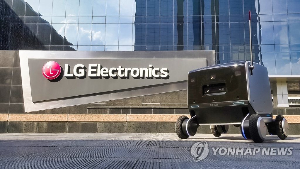 LG전자, 국제로봇학회서 실내외 통합배송로봇 첫 공개