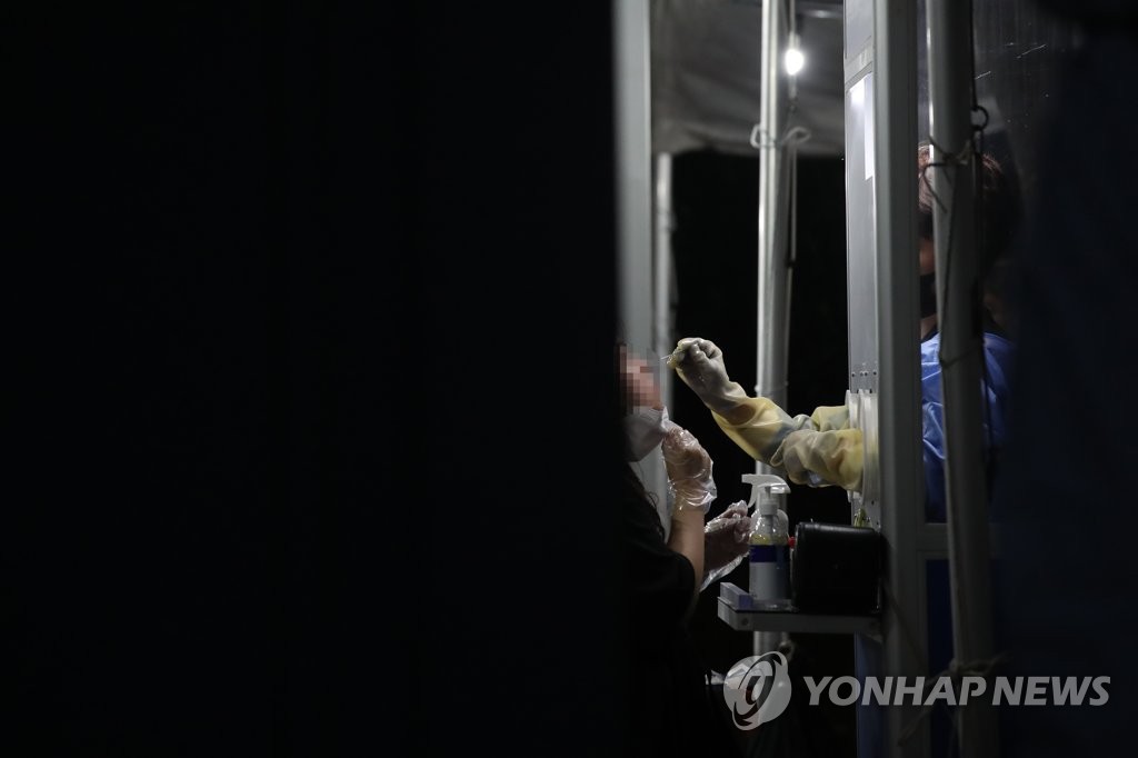 야간 코로나19 선별진료소 검사