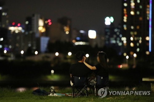 거리두기 4단계, 2인 사적모임 지키는 시민들