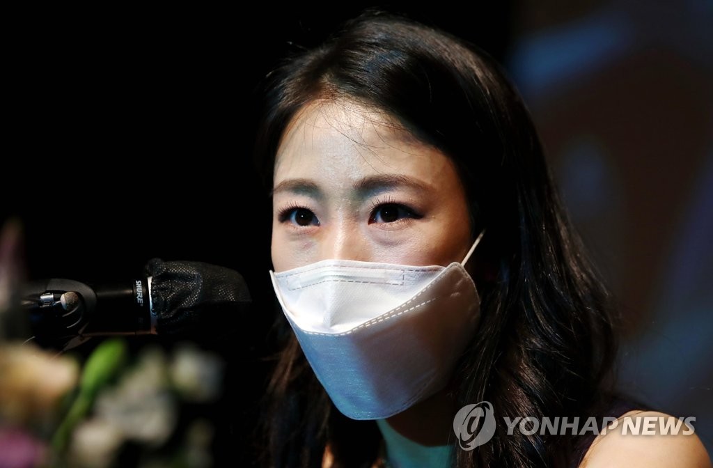 질문에 답하는 박세은