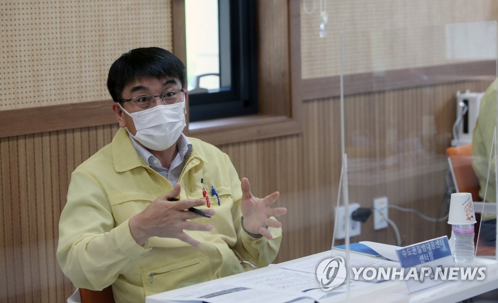 확진자 급증한 강릉 찾은 수도권 질병대응센터장