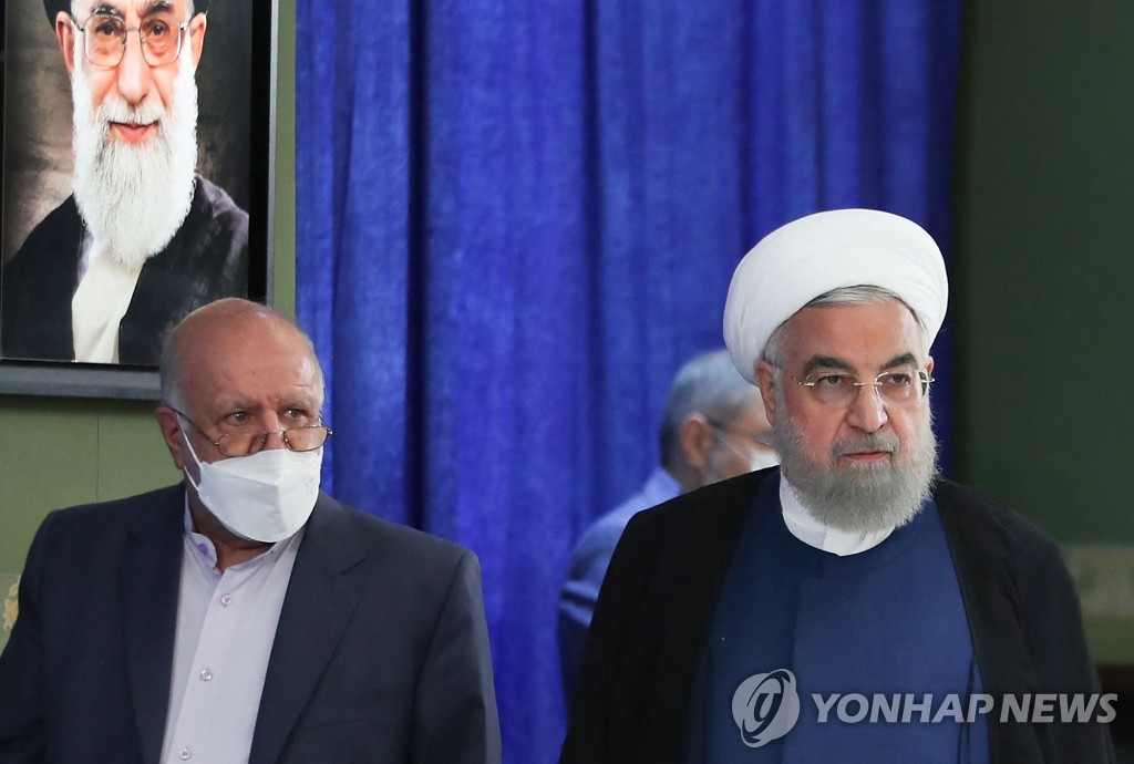 석유수출 터미널 개통식 참석하는 로하니 이란 대통령
