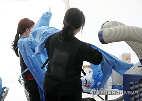 아이스팩을 달고 냉풍기까지