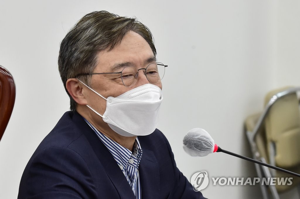국민의힘 초선의원에게 강연하는 최재형