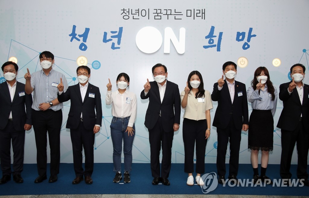 '청년희망ON' 프로젝트 행사 간담회 참석한 김부겸 총리