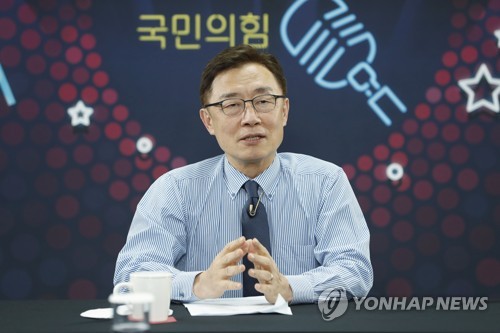 유튜브 라이브 방송 출연한 국민의힘 최재형