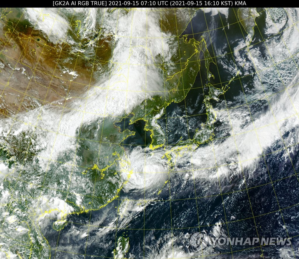 15일 오후 태풍 '찬투' 위성사진
