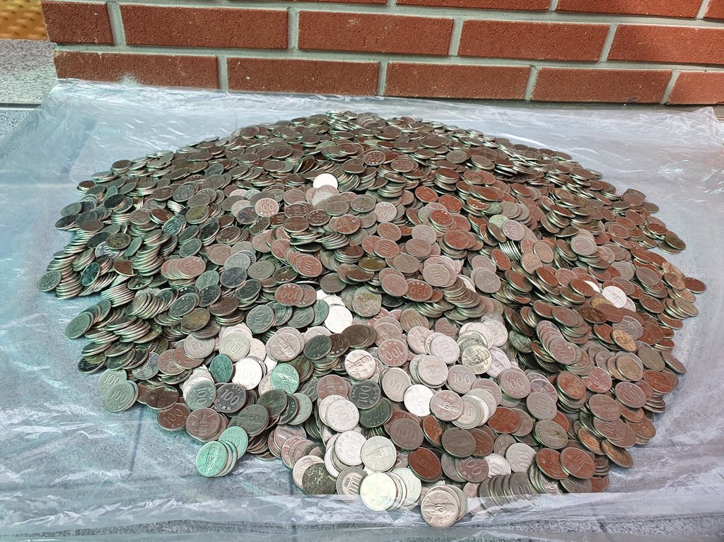 상봉2동주민센터 후문에서 동전 1만개 발견