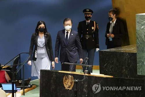 유엔 총회장 들어서는 문 대통령