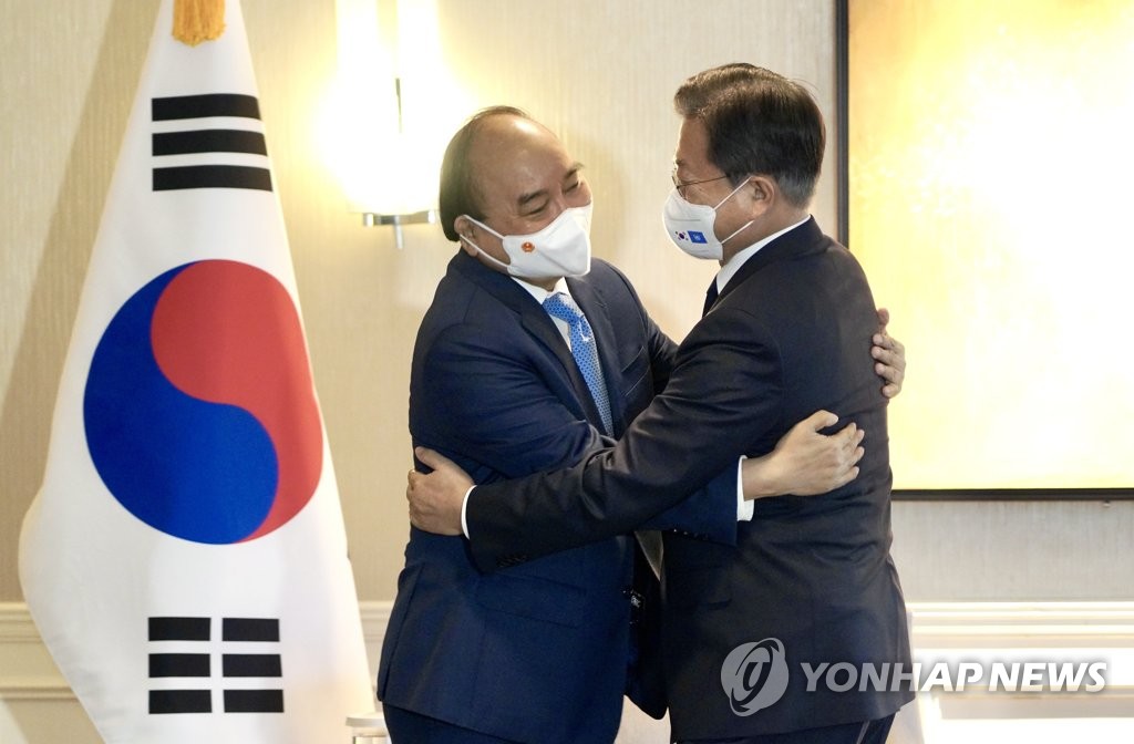 S. Korea, Vietnam hold summit S. Korea, Vietnam hold summit