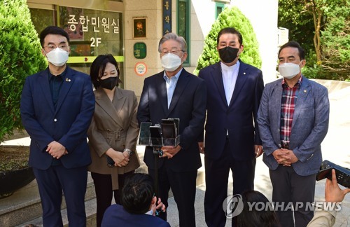 이재명, 사회필수인력 소방관들 격려