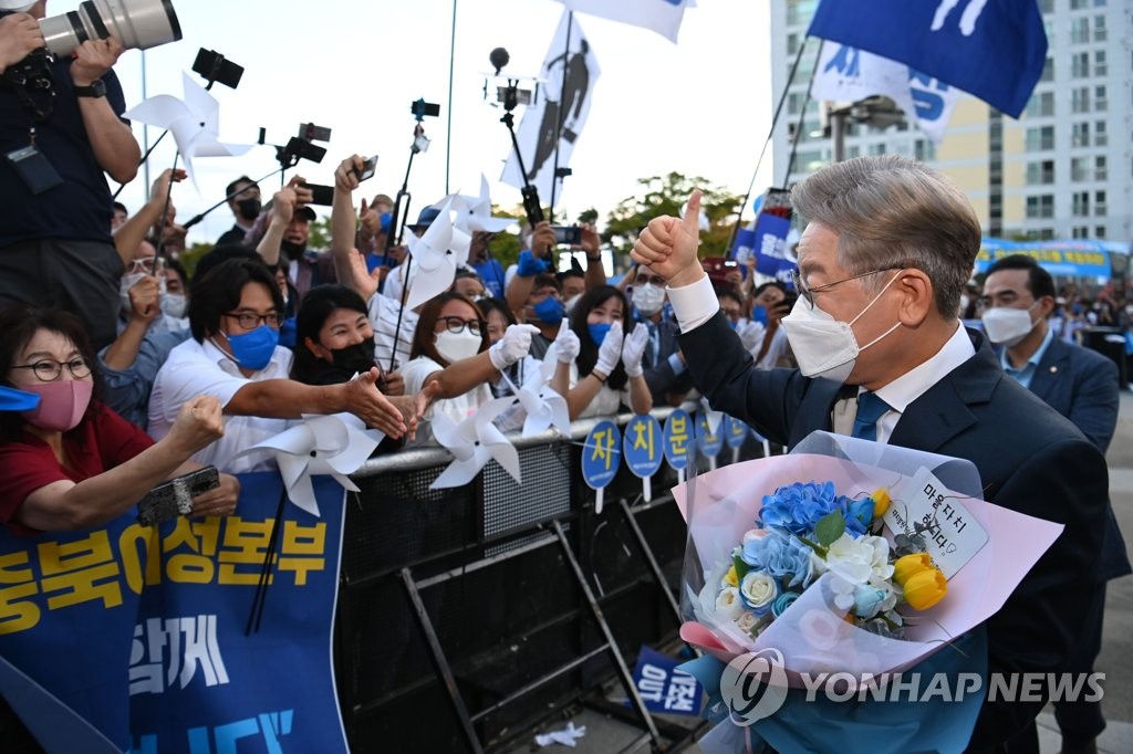 지지자들 만나는 이재명