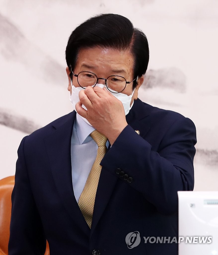 양당 원내대표 기다리는 박병석 국회의장