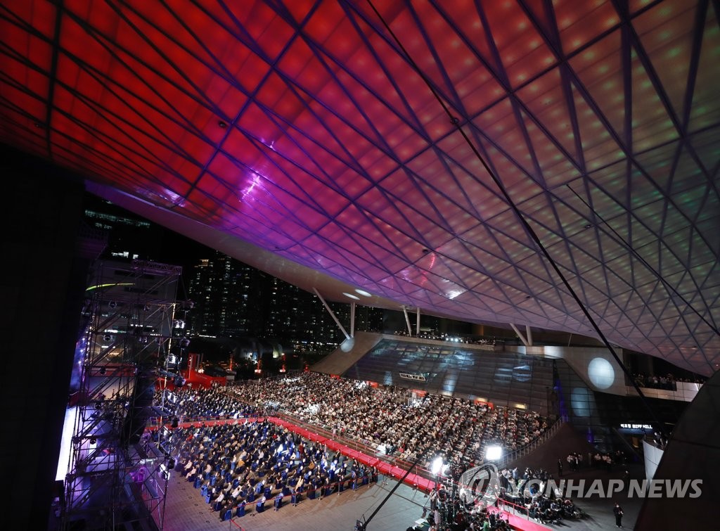 팬데믹 이기고 열린 부산국제영화제