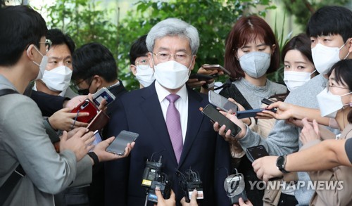 금융위원장 "전세 대출 중단 없도록 하겠다"