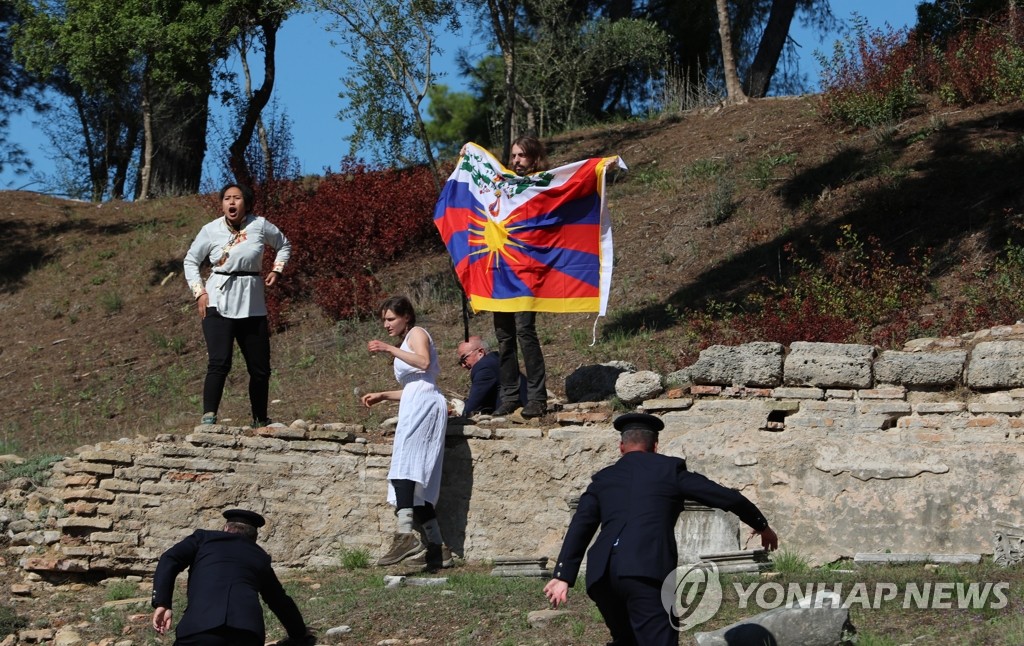 베이징올림픽 성화 채화식 기습시위 막는 그리스 경찰
