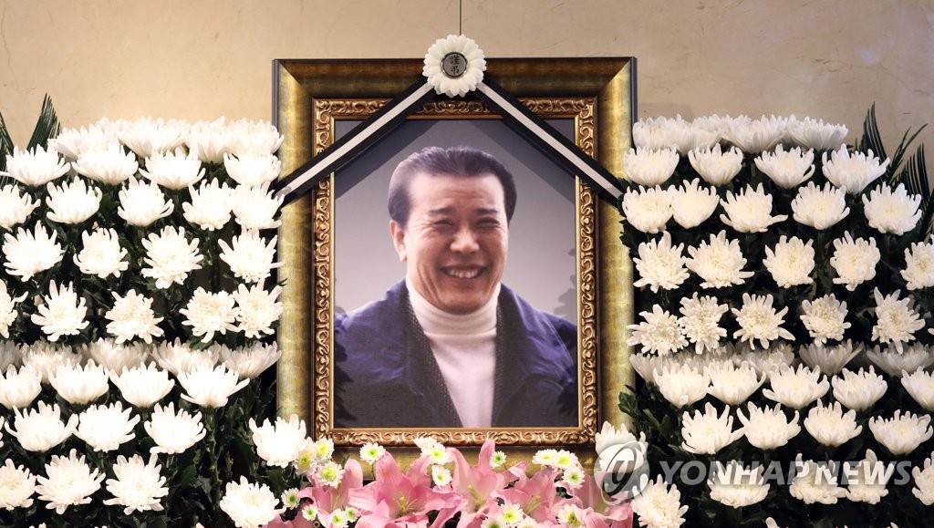 Movie industry mogul dies Movie industry mogul dies
