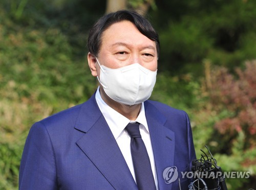 질의응답 하는 국민의힘 윤석열 대선 경선 후보