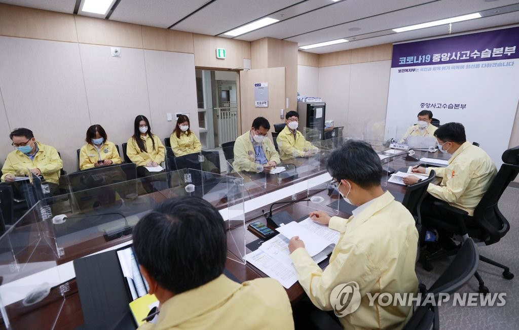 코로나19 신규 확진자 2천명 육박
