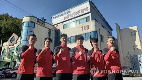 어둠 뚫고 고립 등반객 구조한 119대원들