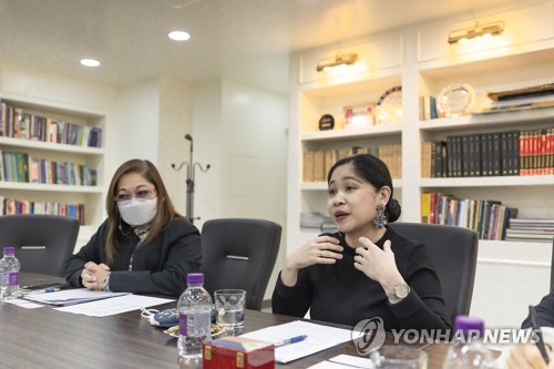 간담회에서 발언하는 디존-데베가 필리핀 대사