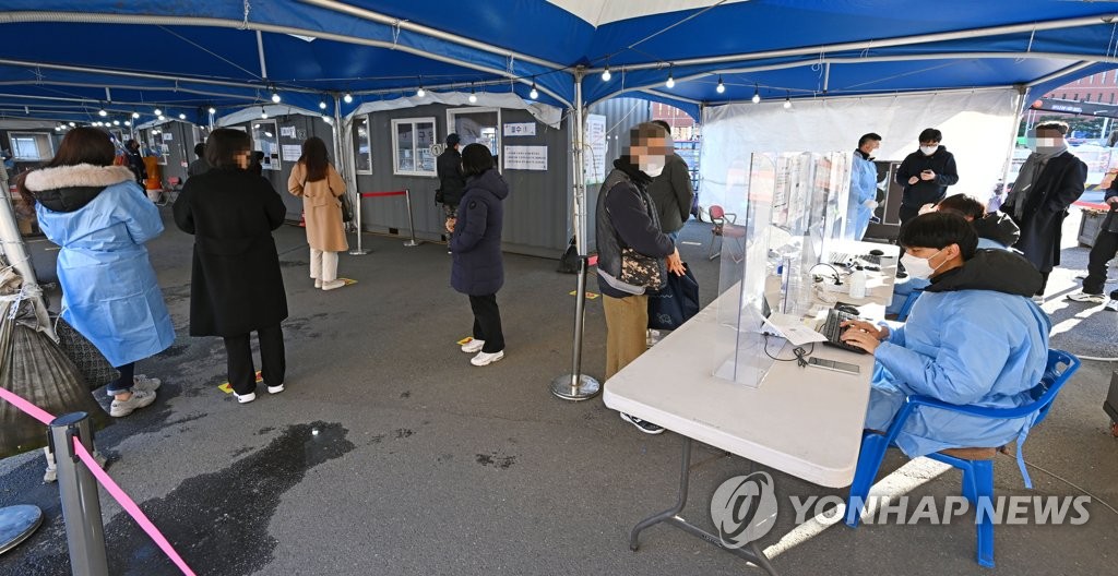 코로나 신규확진 연일 4000명대 육박