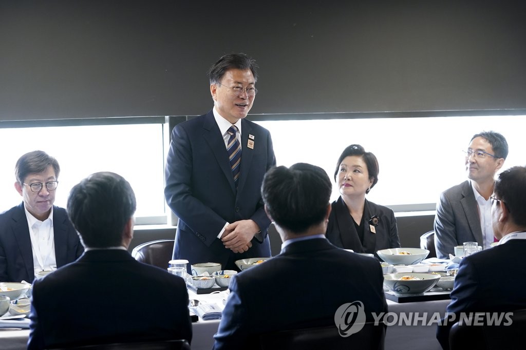 「ドバイ万博」韓国館の関係者を激励 「ドバイ万博」韓国館の関係者を激励