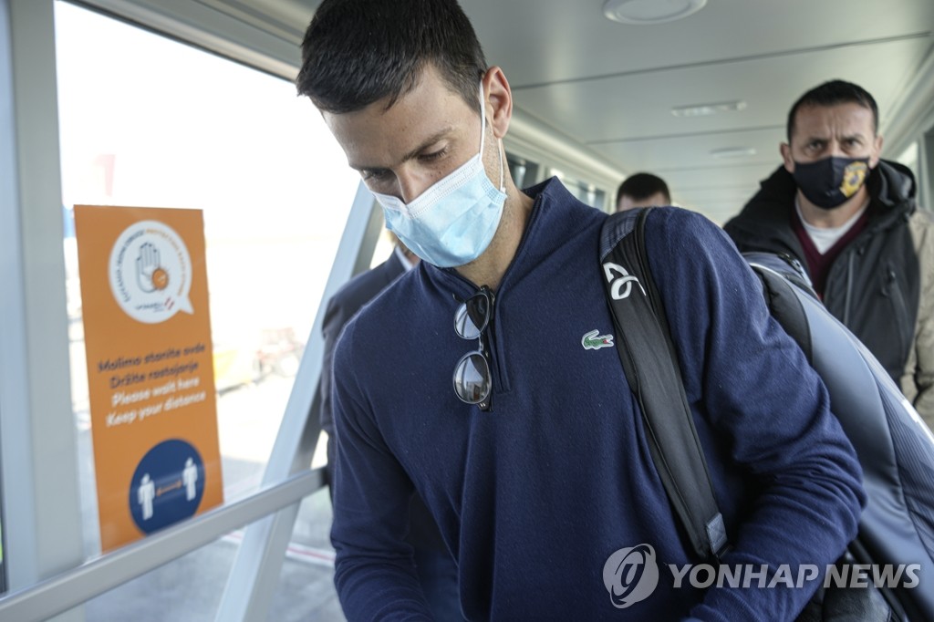 호주오픈 출전 좌절돼 귀국한 조코비치